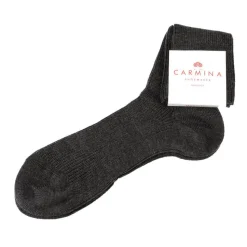 Calcetines cortos de señora en gris oscuro.