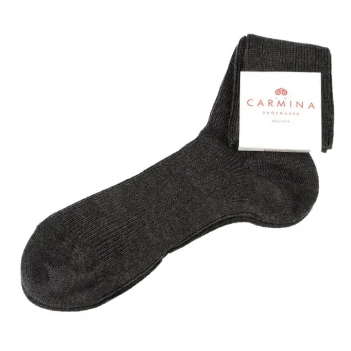 Calcetines cortos de señora en gris oscuro.