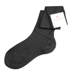 Calcetines largos en gris